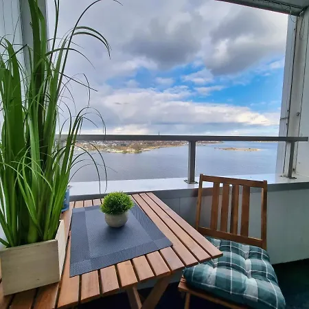 Traumblick! Mitten Im Wasser, Dem Himmel Ganz Nah!