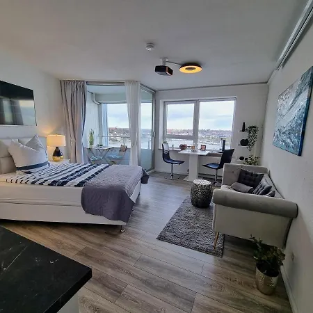 Traumblick! Mitten Im Wasser, Dem Himmel Ganz Nah!