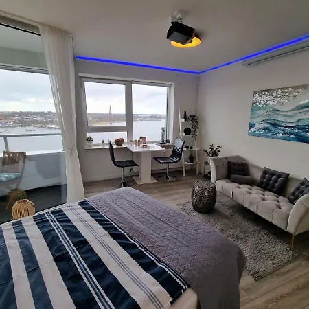 Traumblick! Mitten Im Wasser, Dem Himmel Ganz Nah! * Schleswig